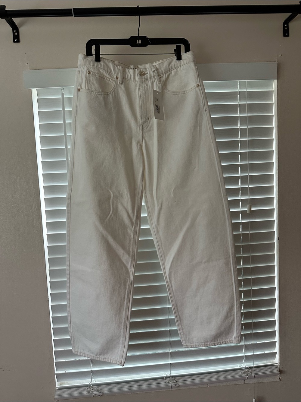 FRAME Low Slung Barrel Jeans White Size 28 NWT $278 MSRP $165